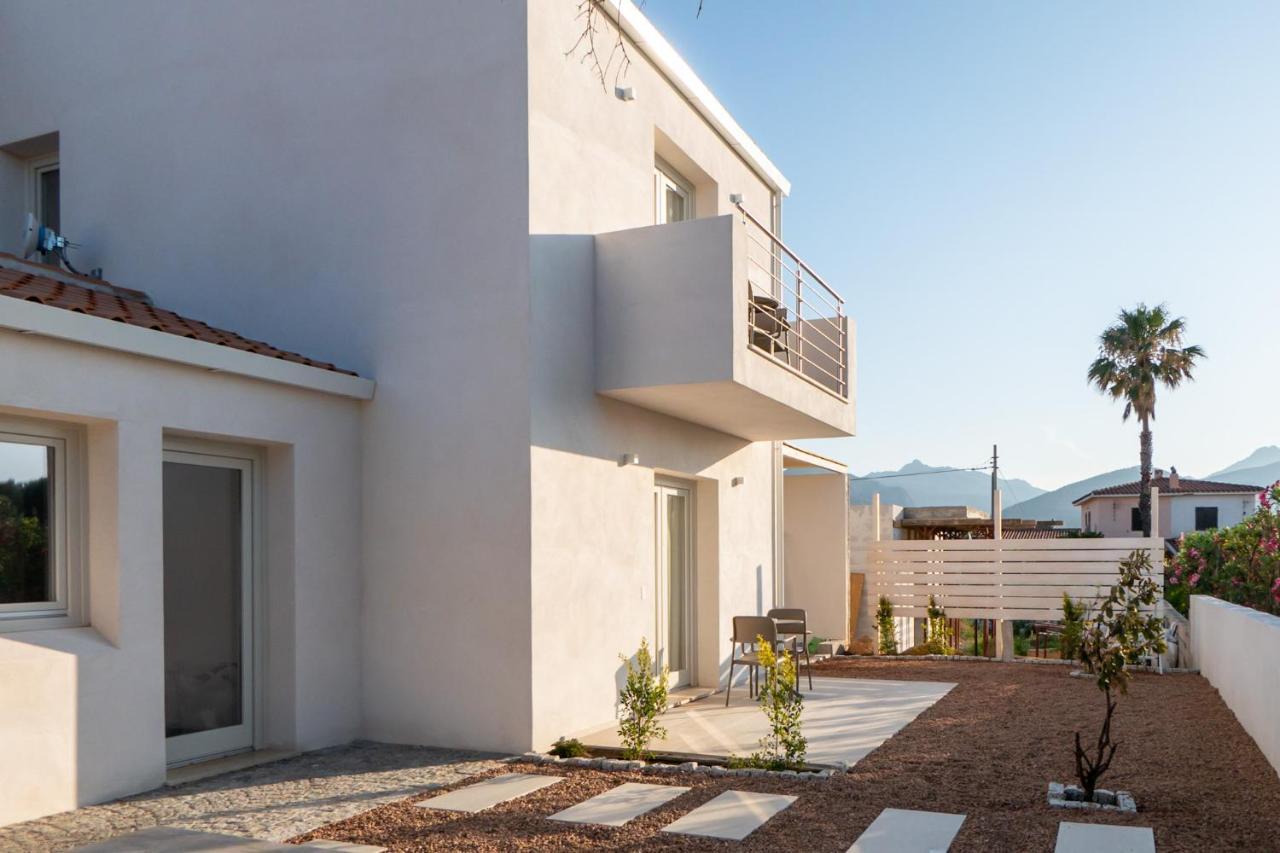 Villa Est San Teodoro  Buitenkant foto