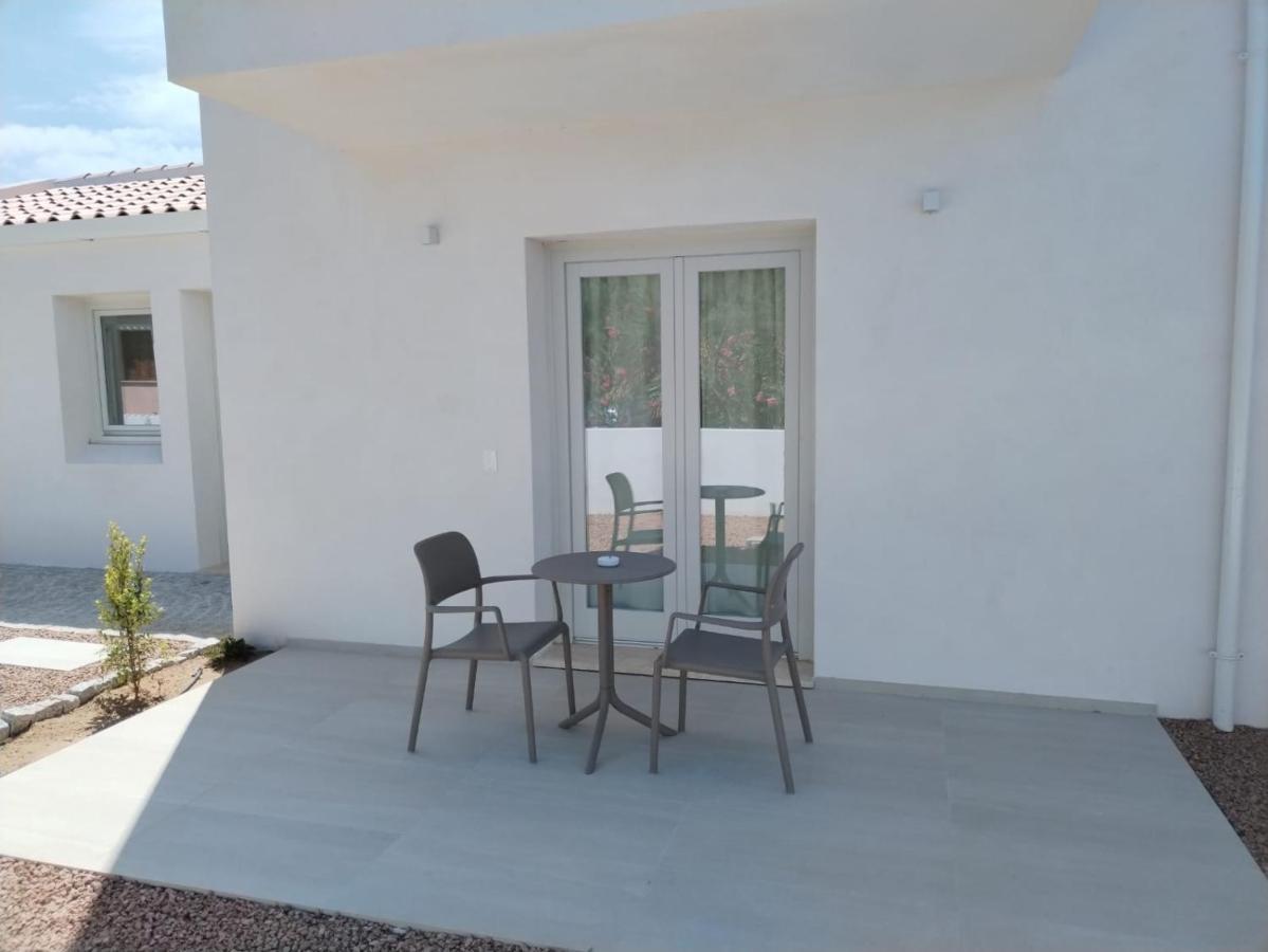 Villa Est San Teodoro  Buitenkant foto